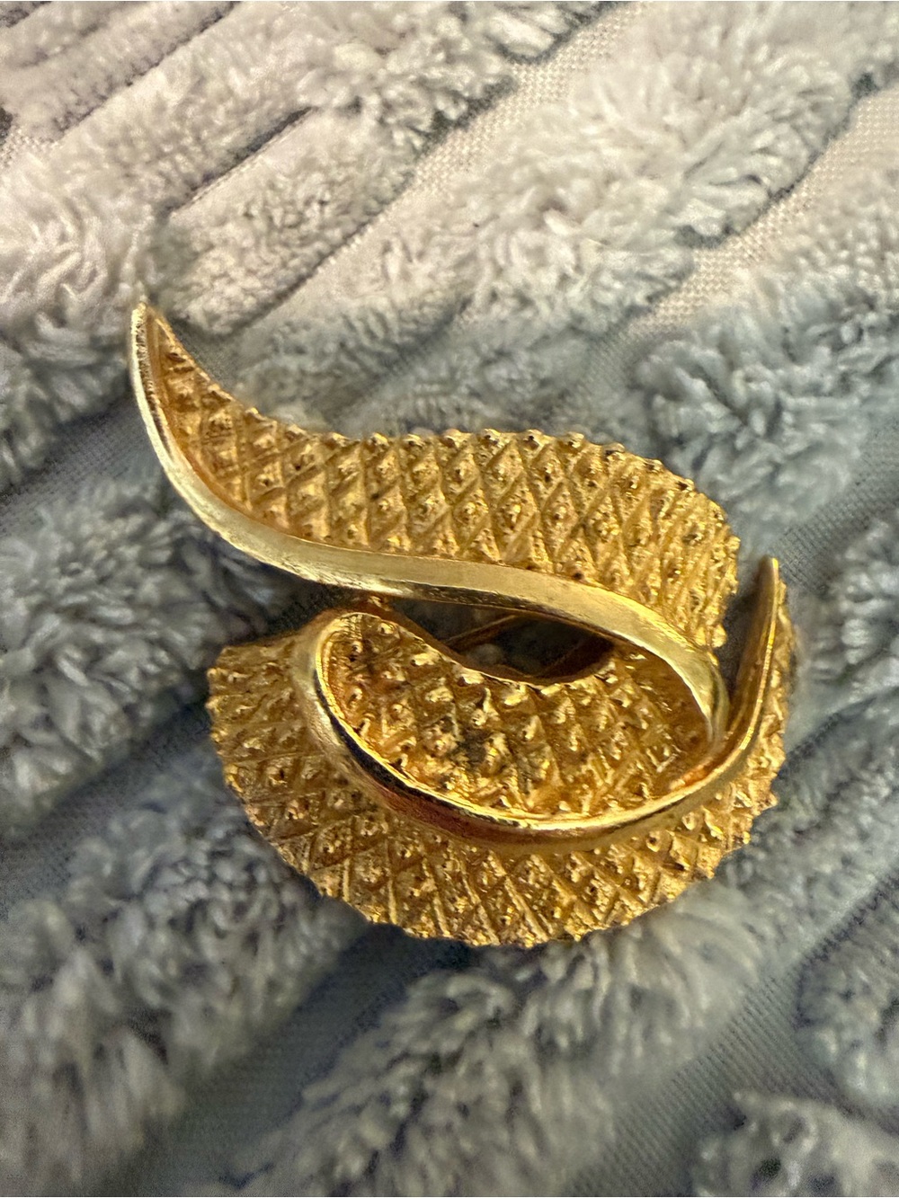Vintage Gold Tone Abstract Leaf Brooch